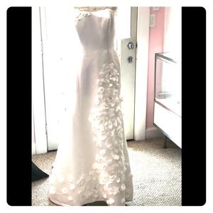 White as snow. Beautiful wedding gown. Size 12